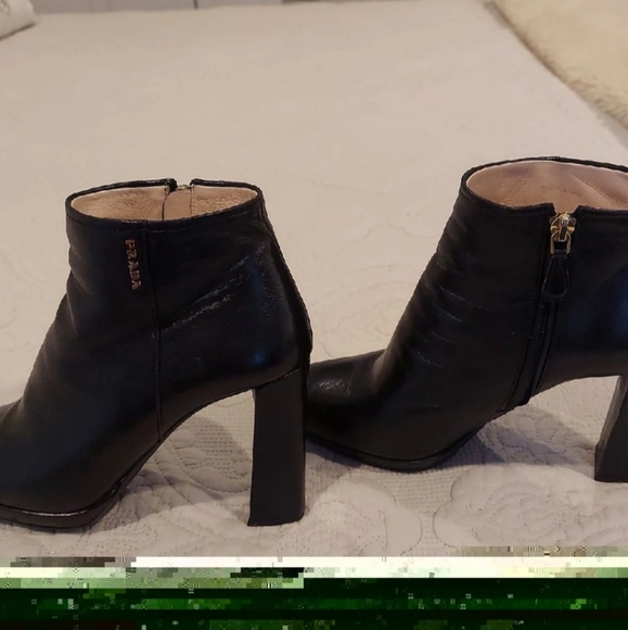 Prada boots - Picture 1 of 3